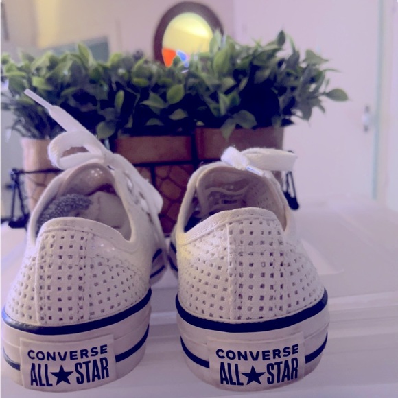 NWOB CHUCK TAYLOR ALL STAR WHITE CONVERSE 🌸 - Picture 4 of 7